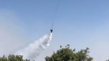 في سباقٍ مع الريح والنار… الطيارون يواجهون تحديات إخماد حرائق اللاذقية