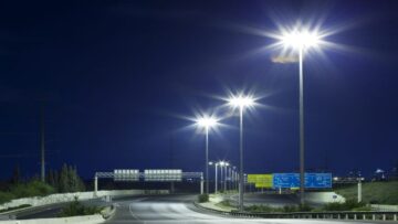 ضمن الحملة التي أطلقتها المديرية العامة للإدارة المحلية… إنارة شارع الثورة بمدينة #اللاذقية