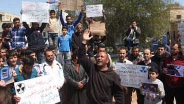 أهالي الأسرى ينظّمون اعتصامهم الأسبوعي للمطالبة بالإفراج عن أبنائهم أمام مقر الصليب الأحمر بـ #غزة