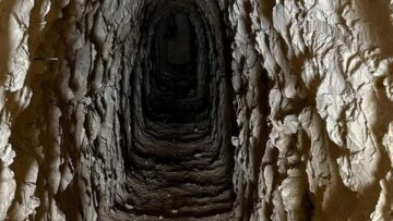 الجيش السوري يحذّر أهالي المناطق المحررة حديثاً من دخول مواقع تنظيم قسد وأنفاقه