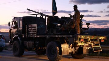 انسحاب وحرق مواقع وانشقاقات… والجيش يتقدم غرب الفرات ويقترب من #الطبقة