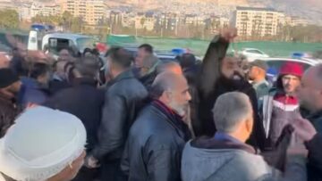 طالب لأصحاب الحافلات في دمشق و المخصصة للنقل بالعقود بحل عاجل بعد منعهم من نقل الركاب.