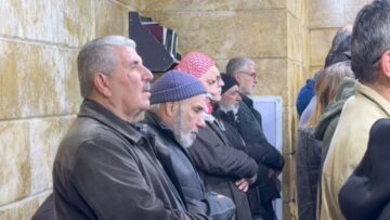 في ثالث أيام رمضان… جانب من صلاة التراويح من مسجد محمد علي في مدينة سرمدا شمالي إدلب