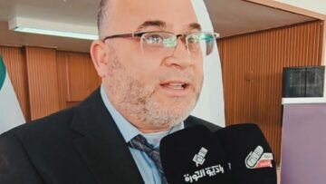 لقاء مع د. محمود داوود على هامش محاضرة أبطال الثورة السورية إلى التوثيق في الذاكرة، في معرض دمشق الدولي للكتاب.