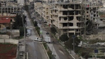 من الجو… بقايا معسكر وادي الضيف تروي سنوات القصف والخوف في معرة النعمان