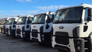 دعم خدمي لحلب… وفد بلدية غازي عنتاب يسلّم حافلات وشاحنات نظافة لتعزيز الخدمات