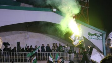 من الجو… مشاهد لاحتفال الأهالي، في إدلب، بالذكرى السنوية ال15 للثورة السورية