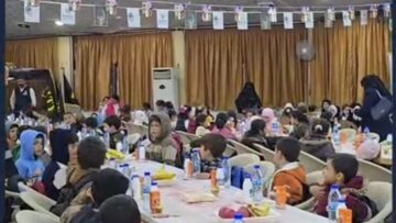 منظمة (Rahma Worldwide) تقيم في إدلب إفطاراً جماعياً لـ250 يتيماً.